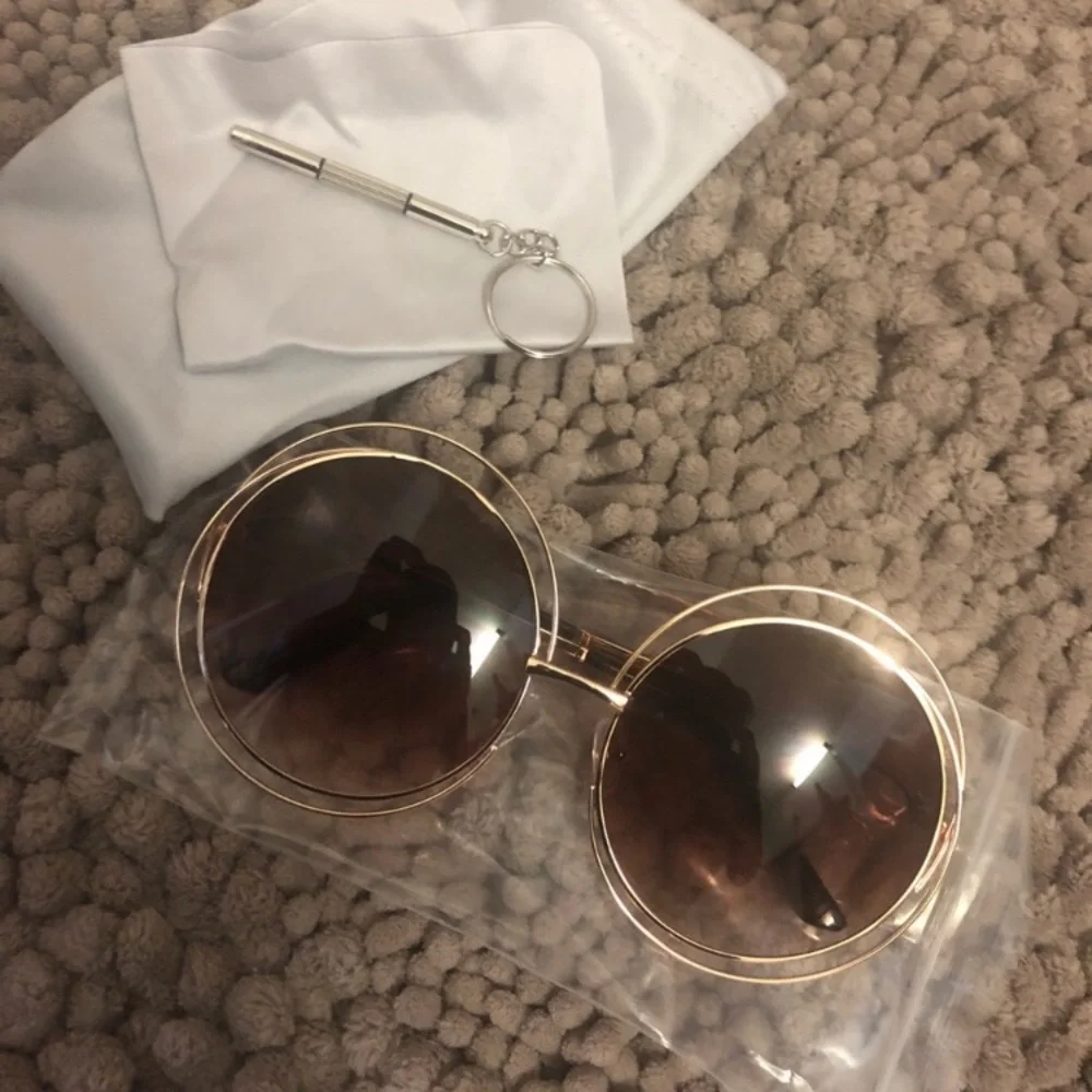 - ✨FARRAH RETRO 70’s hipster OVERSIZED SHADES *NWT*